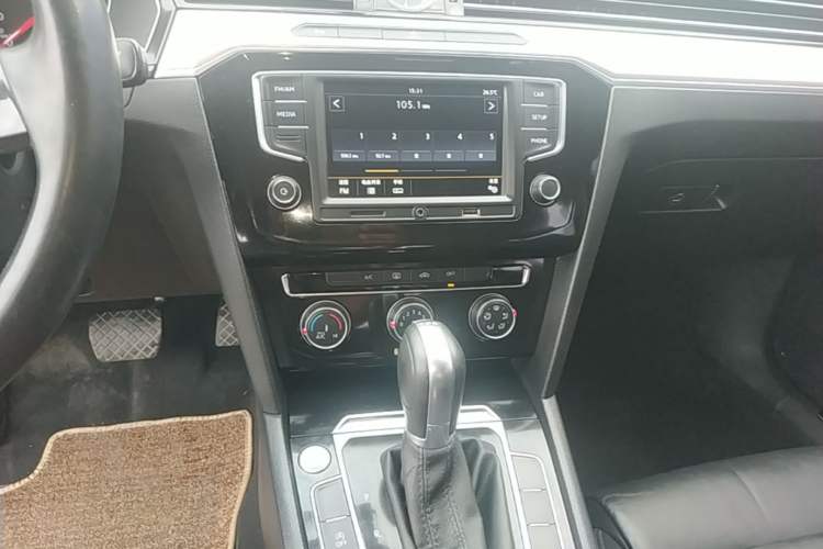 Used Volkswagen Magotan 2017 330TSI DSG Leading Model Audio And AC Panel