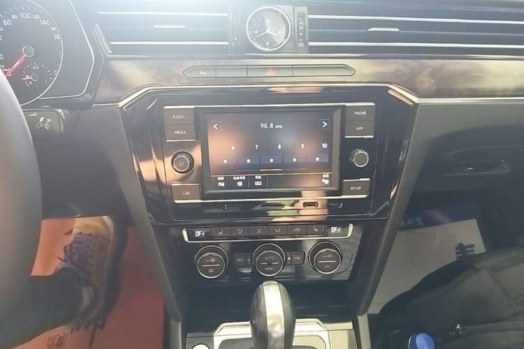 Used Volkswagen Magotan 2017 330TSI DSG Luxury Model Audio And AC Panel