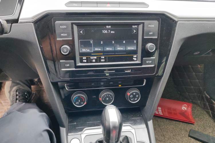 Used Volkswagen Magotan 2017 330TSI DSG Leading Model Audio And AC Panel