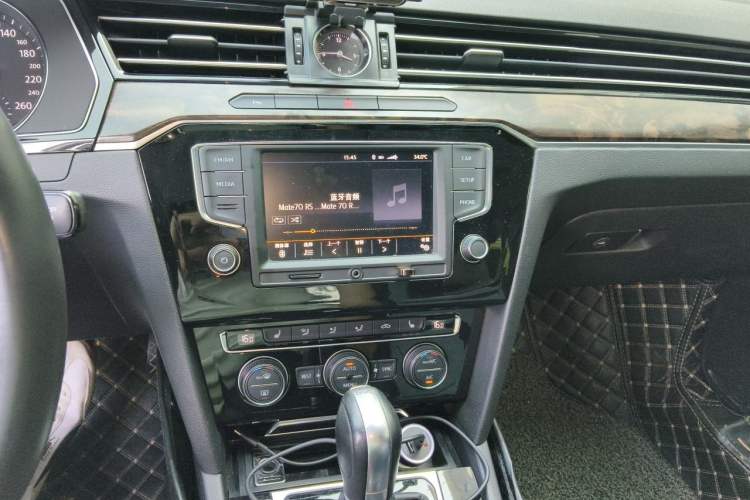 Used Volkswagen Magotan 2017 330TSI DSG Luxury Model Audio And AC Panel