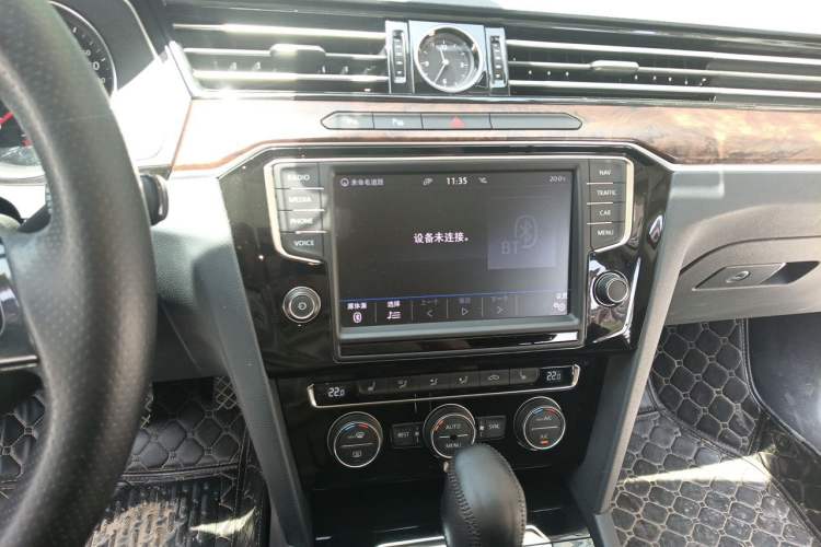 Used Volkswagen Magotan 2017 380TSI DSG Prestige Edition Audio And AC Panel