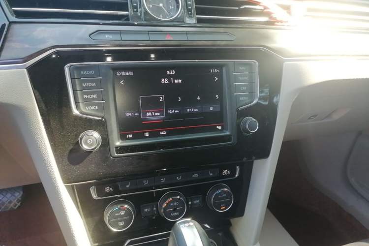 Used Volkswagen Magotan 2017 380TSI DSG Luxury Model Audio And AC Panel
