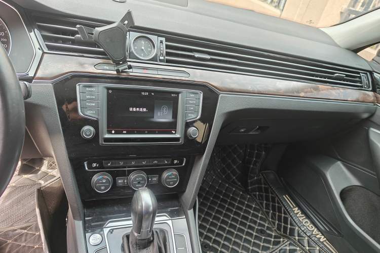 Used Volkswagen Magotan 2017 380TSI DSG Luxury Model Audio And AC Panel