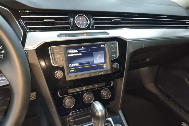 Used Volkswagen Magotan 2017 330TSI DSG Leading Model Audio And AC Panel