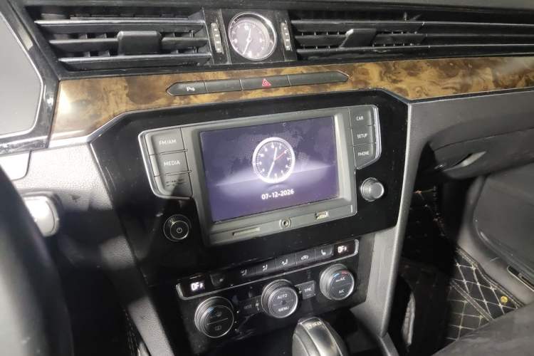 Used Volkswagen Magotan 2017 330TSI DSG Luxury Model Audio And AC Panel