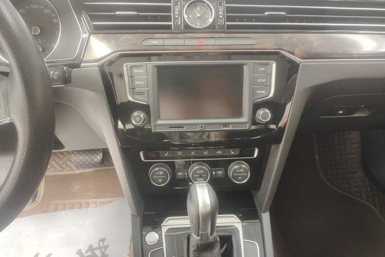 Used Volkswagen Magotan 2017 330TSI DSG Luxury Model Audio And AC Panel