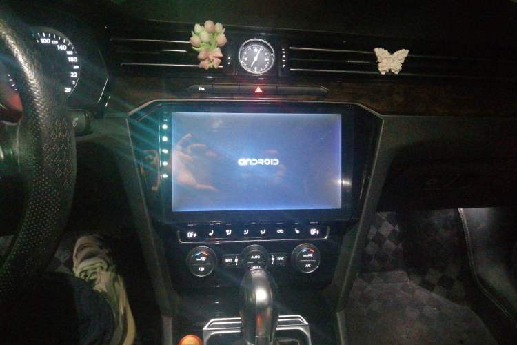 Used Volkswagen Magotan 2017 330TSI DSG Luxury Model Audio And AC Panel