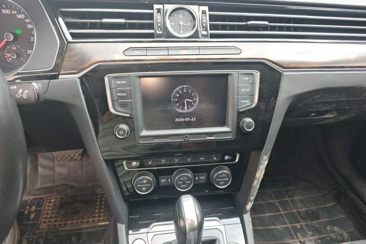 Used Volkswagen Magotan 2017 330TSI DSG Luxury Model Audio And AC Panel