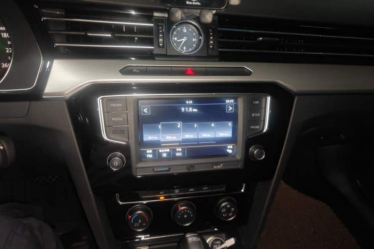 Used Volkswagen Magotan 2017 330TSI DSG Leading Model Audio And AC Panel