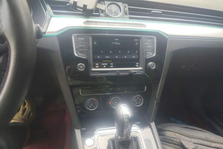 Used Volkswagen Magotan 2017 330TSI DSG Leading Model Audio And AC Panel