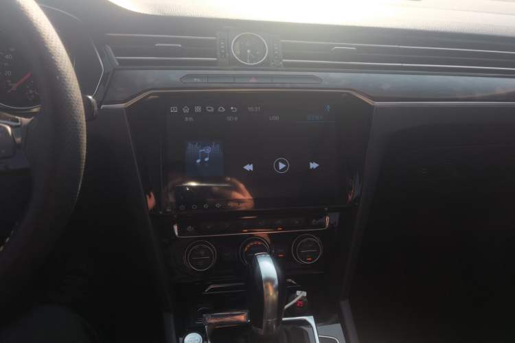 Used Volkswagen Magotan 2017 330TSI DSG Luxury Model Audio And AC Panel