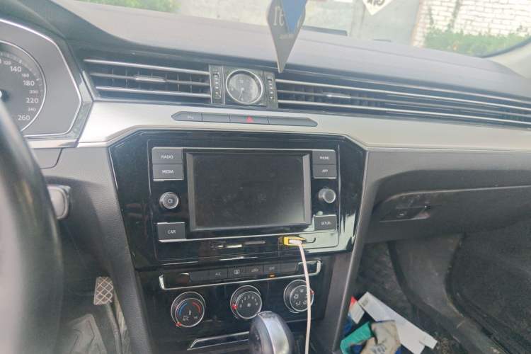 Used Volkswagen Magotan 2017 330TSI DSG Leading Model Audio And AC Panel