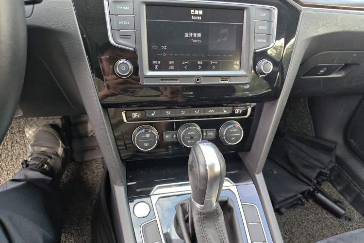 Used Volkswagen Magotan 2017 330TSI DSG Luxury Model Audio And AC Panel