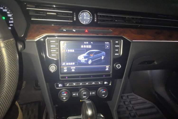 Used Volkswagen Magotan 2017 330TSI DSG Luxury Model Audio And AC Panel