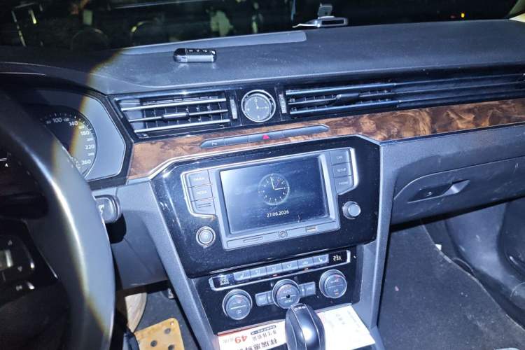 Used Volkswagen Magotan 2017 330TSI DSG Luxury Model Audio And AC Panel