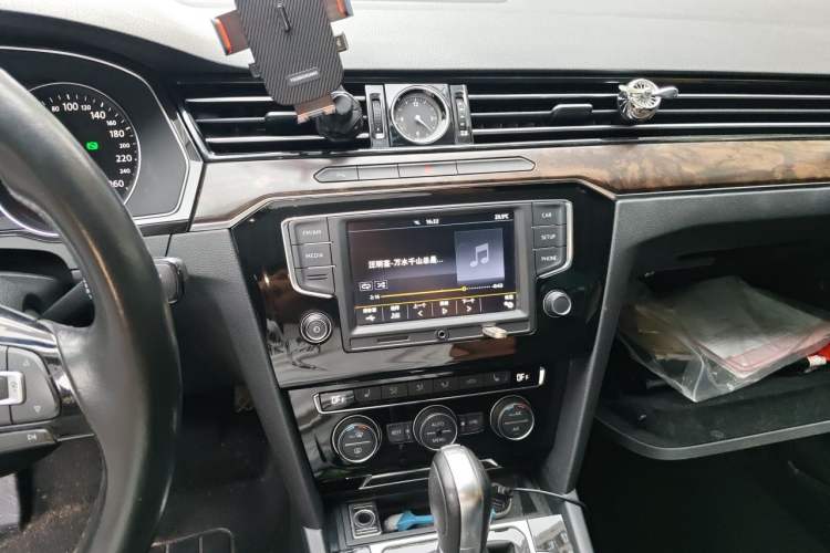 Used Volkswagen Magotan 2017 330TSI DSG Luxury Model Audio And AC Panel