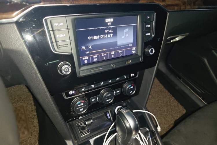 Used Volkswagen Magotan 2017 380TSI DSG Luxury Model Audio And AC Panel