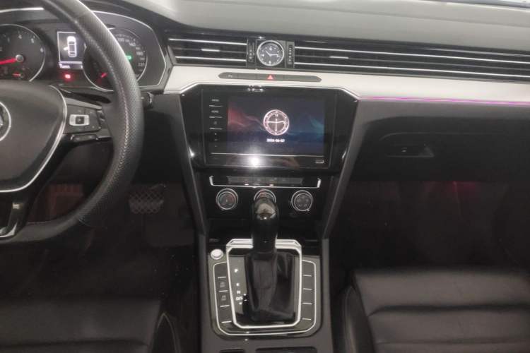 Used Volkswagen Magotan 2017 330TSI DSG Leading Model Audio And AC Panel
