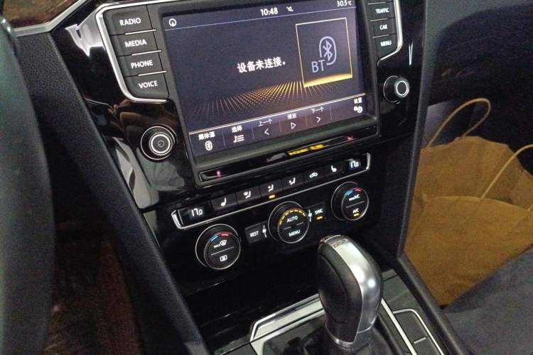 Used Volkswagen Magotan 2017 330TSI DSG Luxury Model Audio And AC Panel