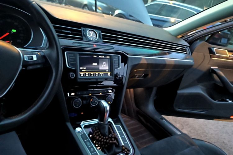 Used Volkswagen Magotan 2017 330TSI DSG Luxury Model Audio And AC Panel