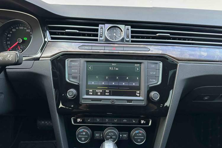 Used Volkswagen Magotan 2017 380TSI DSG Luxury Model Audio And AC Panel