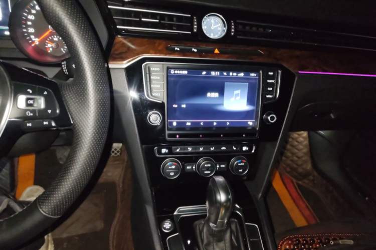 Used Volkswagen Magotan 2017 330TSI DSG Luxury Model Audio And AC Panel