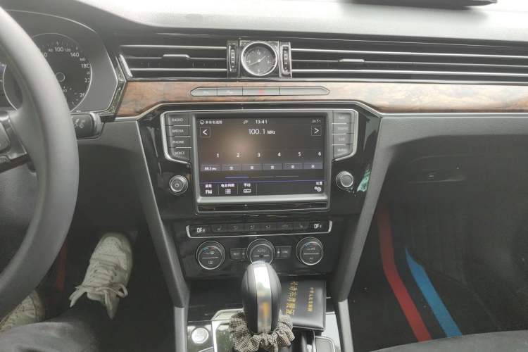 Used Volkswagen Magotan 2017 380TSI DSG Prestige Edition Audio And AC Panel