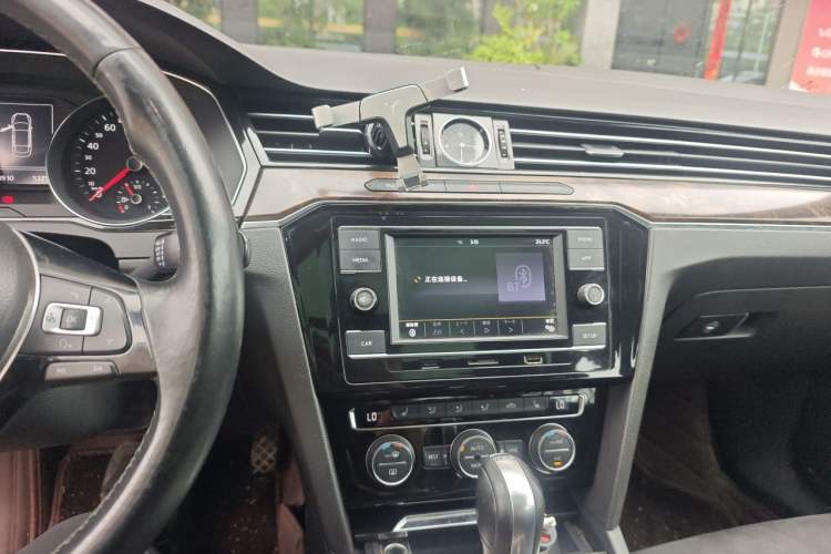 Used Volkswagen Magotan 2017 330TSI DSG Luxury Model Audio And AC Panel
