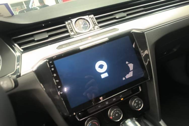 Used Volkswagen Magotan 2017 330TSI DSG Leading Model Audio And AC Panel