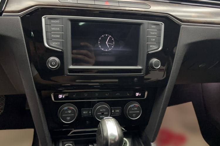 Used Volkswagen Magotan 2017 380TSI DSG Luxury Model Audio And AC Panel