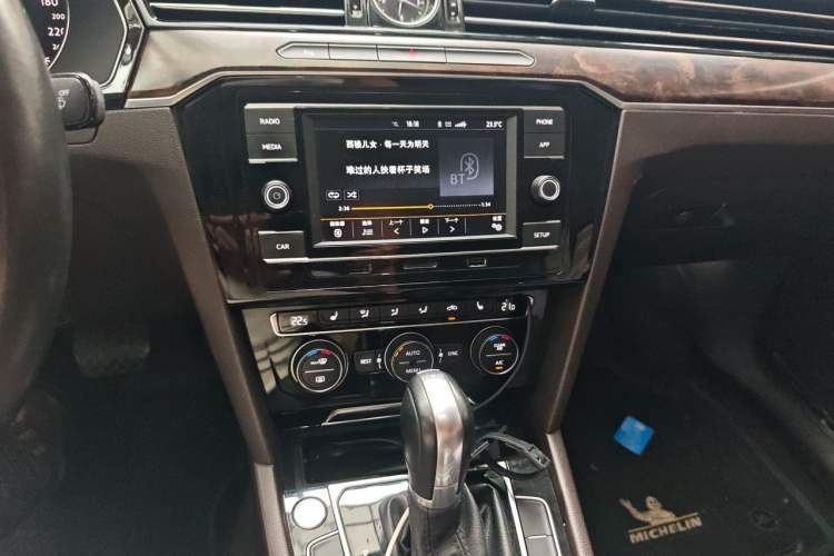 Used Volkswagen Magotan 2017 380TSI DSG Luxury Model Audio And AC Panel