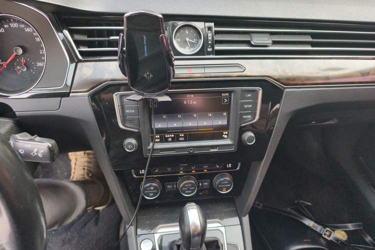 Used Volkswagen Magotan 2017 330TSI DSG Luxury Model Audio And AC Panel