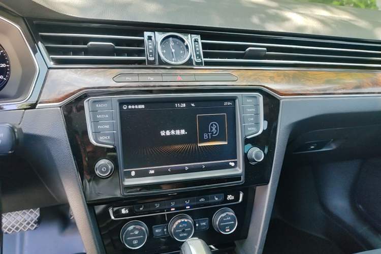 Used Volkswagen Magotan 2017 330TSI DSG Luxury Model Audio And AC Panel