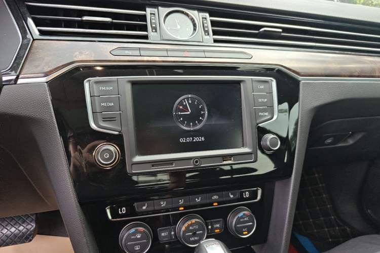 Used Volkswagen Magotan 2017 330TSI DSG Luxury Model Audio And AC Panel