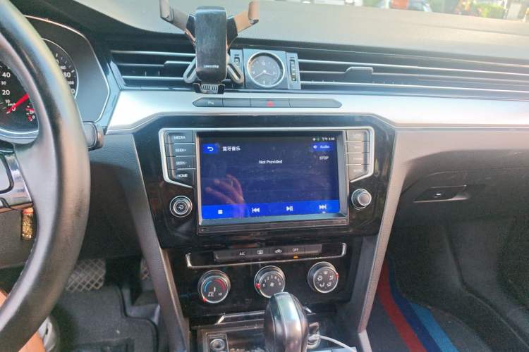 Used Volkswagen Magotan 2017 330TSI DSG Leading Model Audio And AC Panel