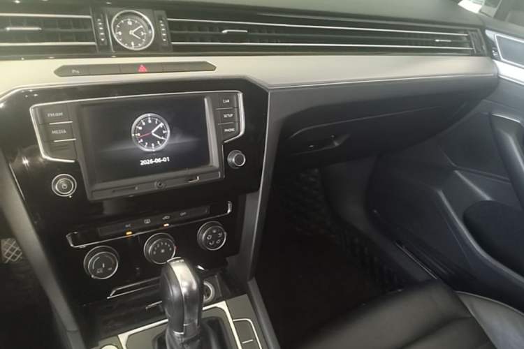 Used Volkswagen Magotan 2017 330TSI DSG Leading Model Audio And AC Panel