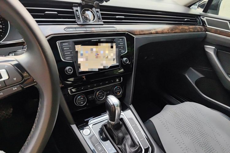 Used Volkswagen Magotan 2017 380TSI DSG Luxury Model Audio And AC Panel