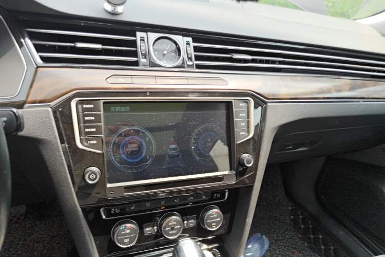 Used Volkswagen Magotan 2017 330TSI DSG Luxury Model Audio And AC Panel