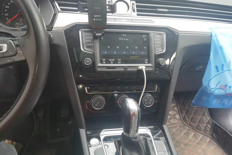 Used Volkswagen Magotan 2017 330TSI DSG Leading Model Audio And AC Panel