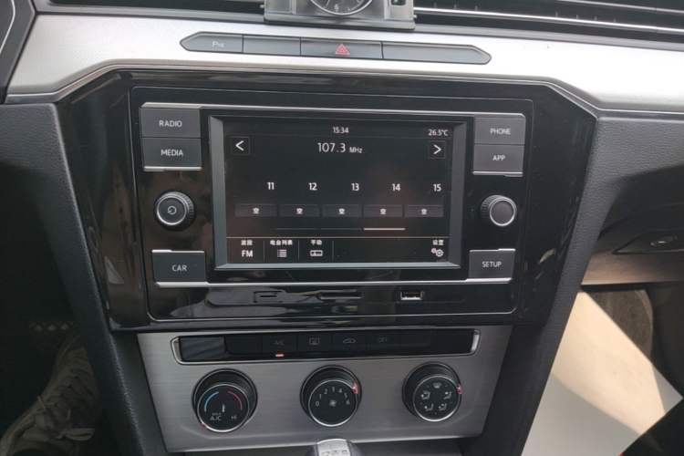 Used Volkswagen Magotan 2017 330TSI DSG Comfort Model Audio And AC Panel