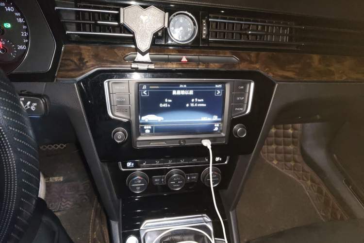 Used Volkswagen Magotan 2017 330TSI DSG Luxury Model Audio And AC Panel