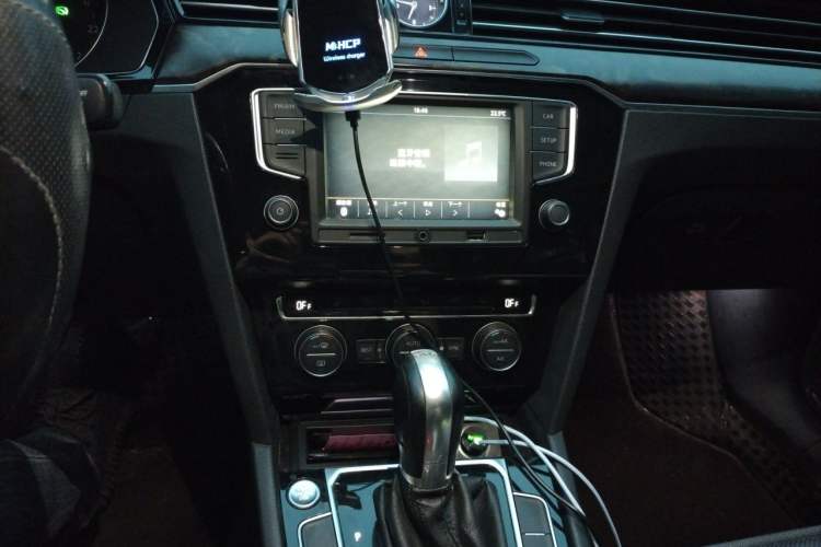 Used Volkswagen Magotan 2017 330TSI DSG Luxury Model Audio And AC Panel
