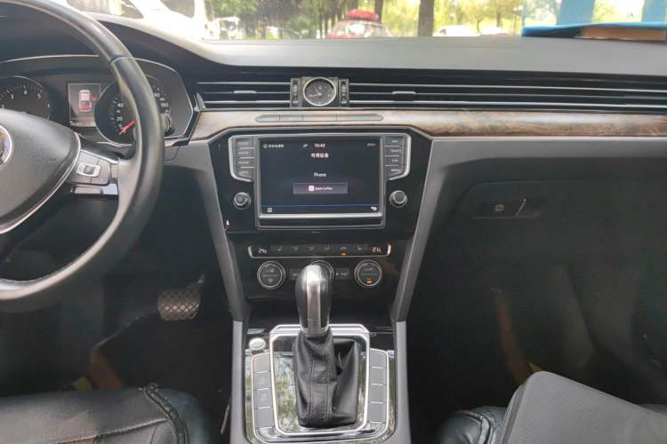 Used Volkswagen Magotan 2017 330TSI DSG Luxury Model Audio And AC Panel