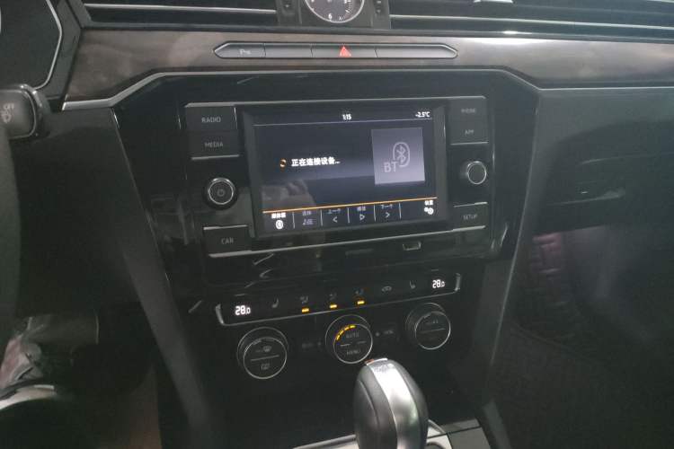 Used Volkswagen Magotan 2017 330TSI DSG Luxury Model Audio And AC Panel