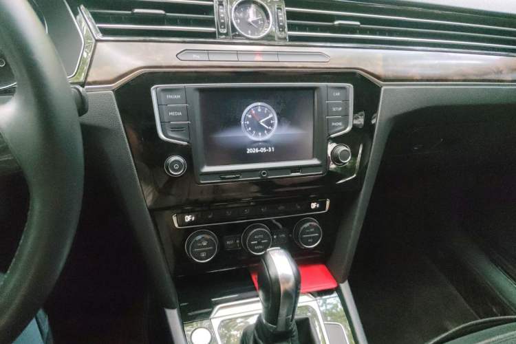 Used Volkswagen Magotan 2017 330TSI DSG Luxury Model Audio And AC Panel