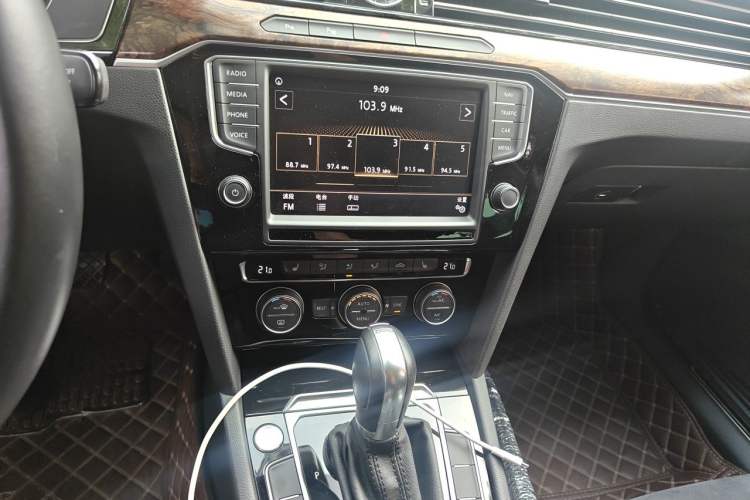 Used Volkswagen Magotan 2017 330TSI DSG Luxury Model Audio And AC Panel