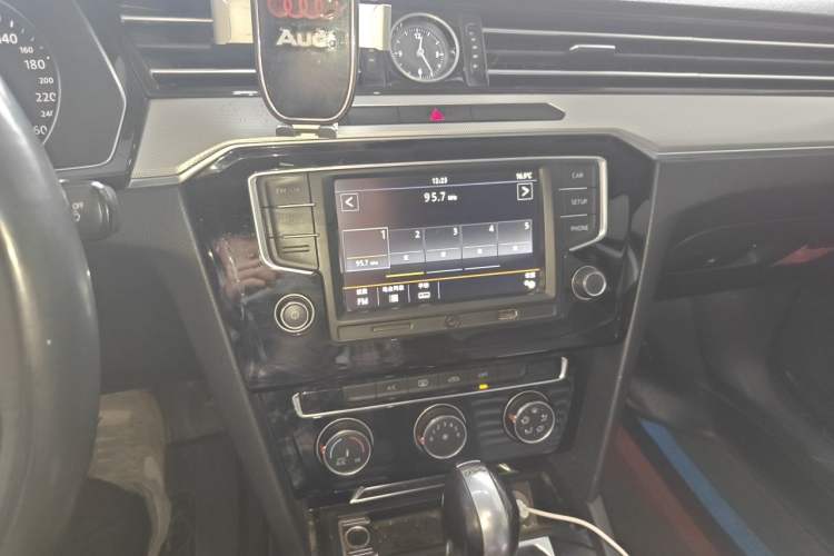 Used Volkswagen Magotan 2017 330TSI DSG Leading Model Audio And AC Panel