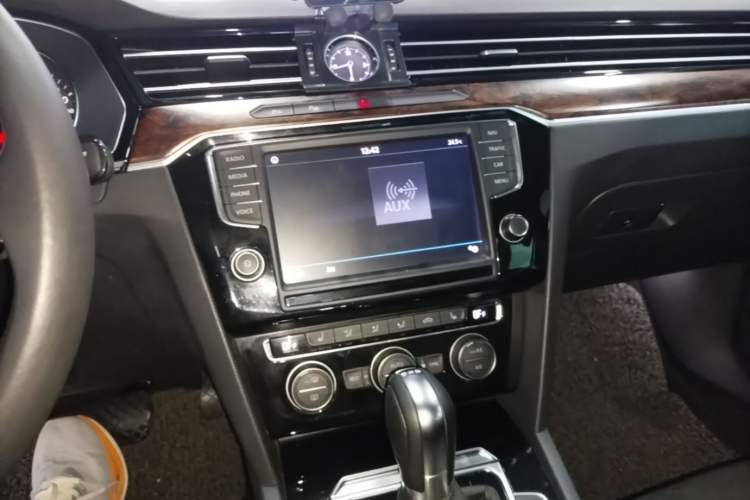 Used Volkswagen Magotan 2017 380TSI DSG Prestige Edition Audio And AC Panel