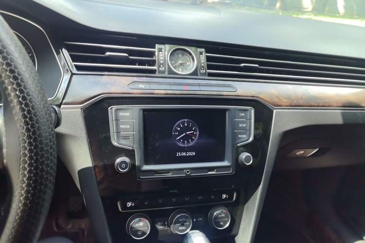Used Volkswagen Magotan 2017 330TSI DSG Luxury Model Audio And AC Panel