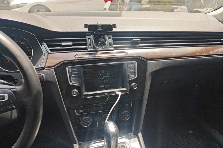 Used Volkswagen Magotan 2017 330TSI DSG Luxury Model Audio And AC Panel